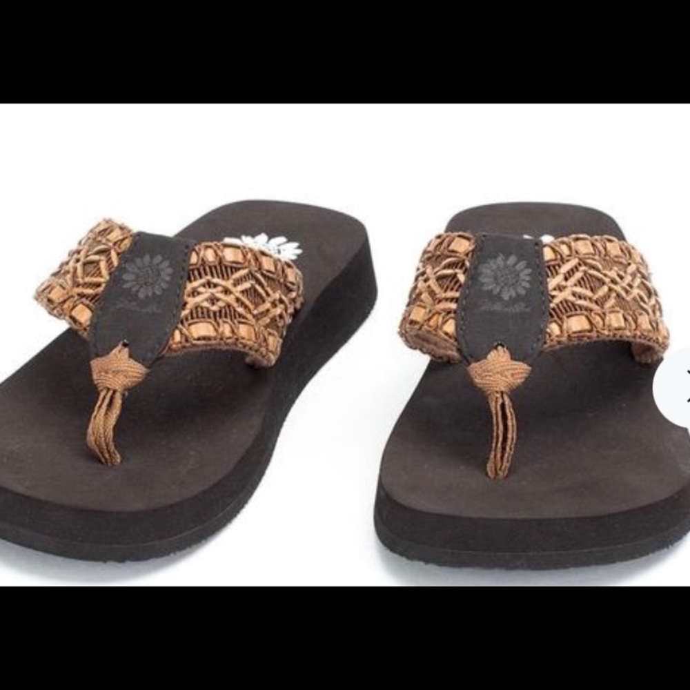 Yellow Box Fluster Flip-Flops (6.5)